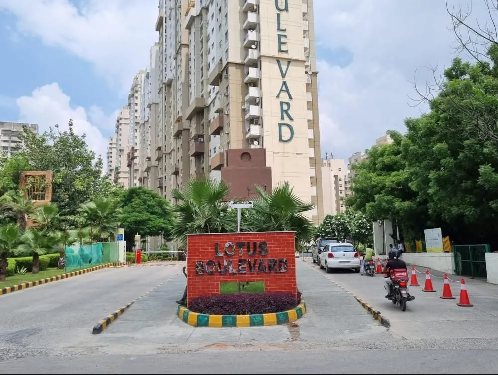 Lotus Boulevard image 2