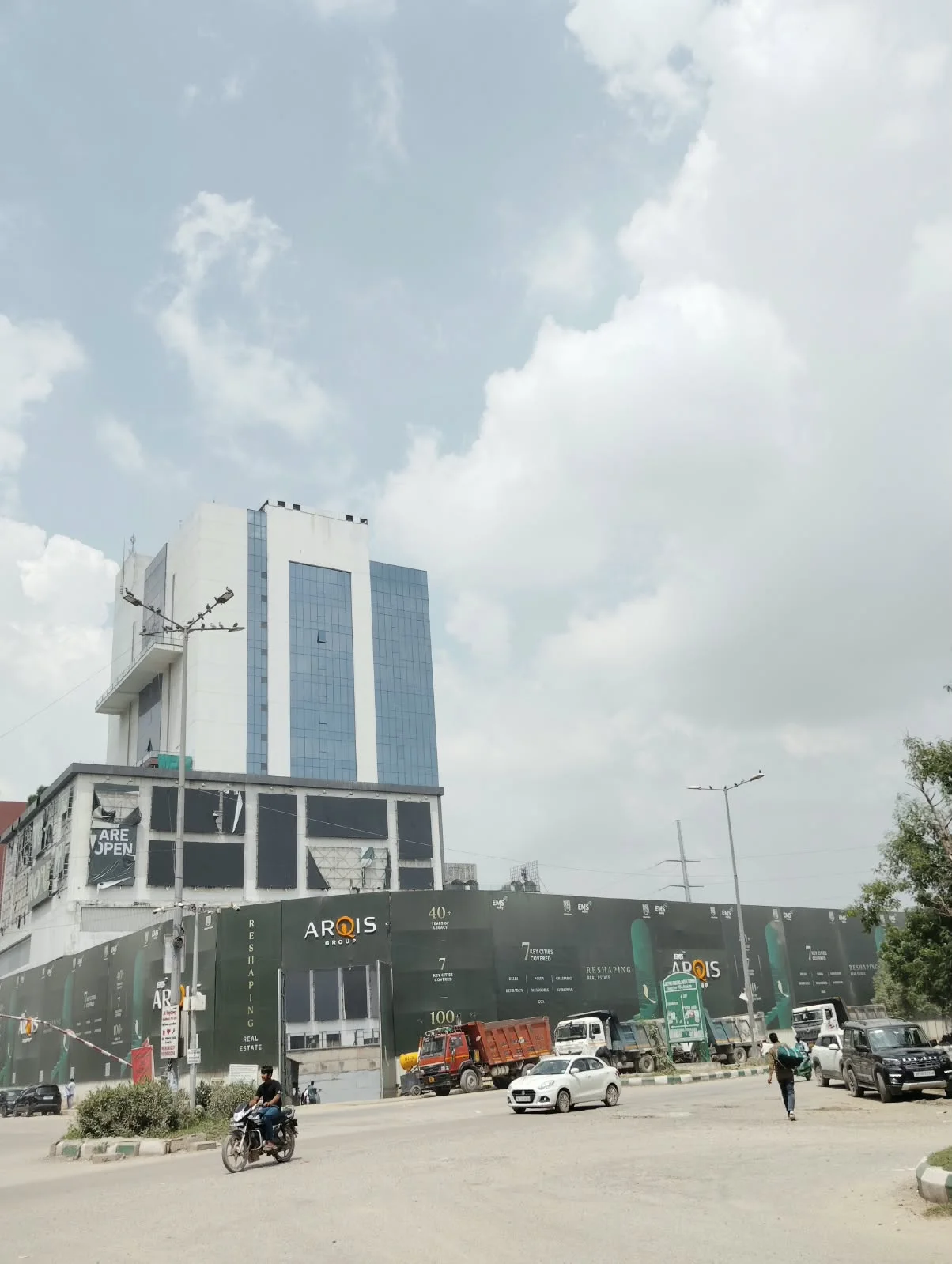 4 BHK Flat / Apartment for sale in Krescent, Sector 129, Noida