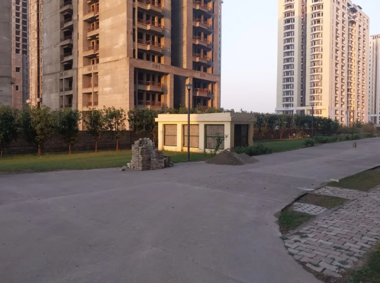 3 BHK Flat / Apartment for sale in Kensington Boulevard, Sector 131, Noida