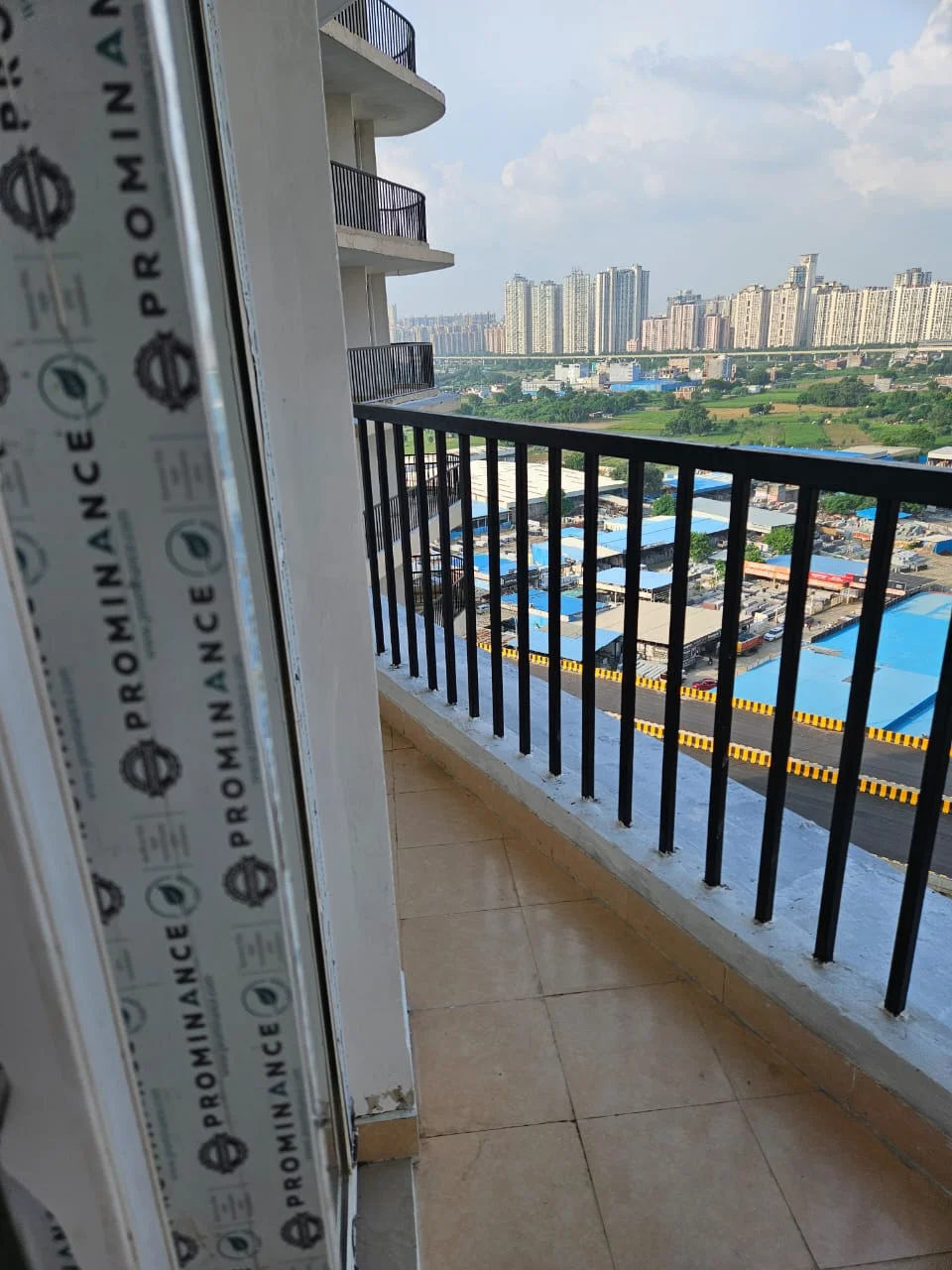 3 BHK Flat / Apartment for sale in Amrapali Heartbeat City, Sector 107, Noida