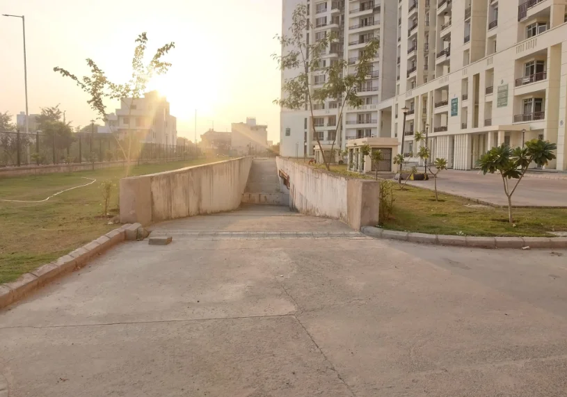 4 Bed Room+Servent Apartment For Sale (Jaypee Kensington Boulevard Sector 131 Noida Size 1930