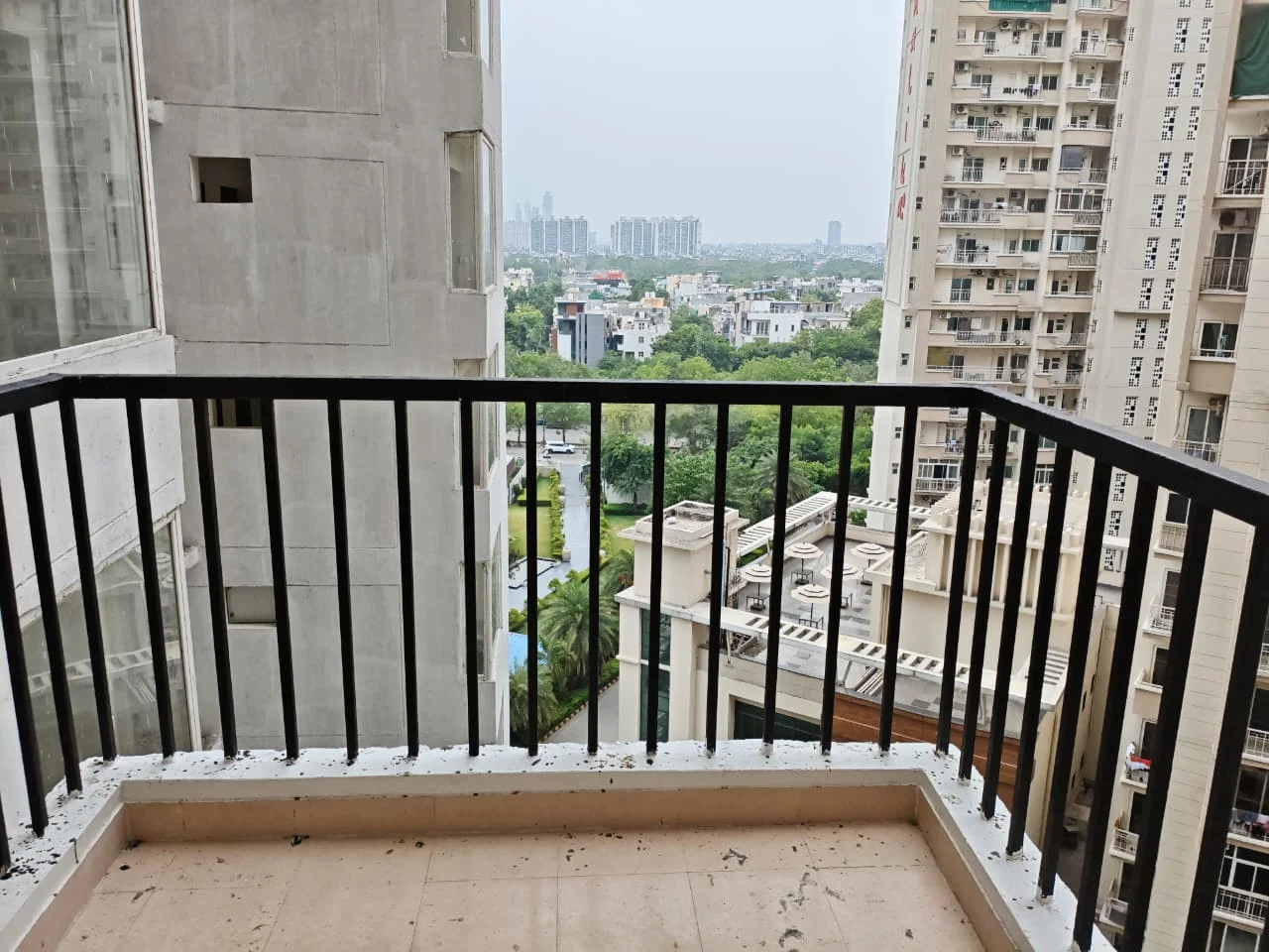 3 BHK Flat / Apartment for sale in Amrapali Heartbeat City, Sector 107, Noida